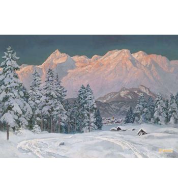 Schneebedeckte Berge im Abendrot
